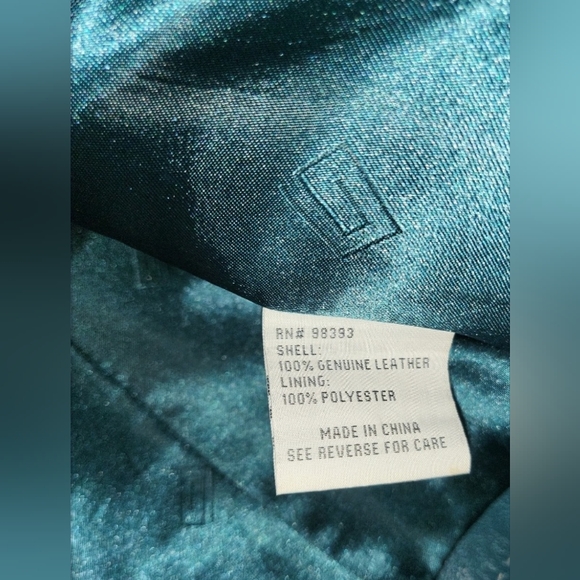 100% Genuine Leather Jacket - Picture 6 of 8